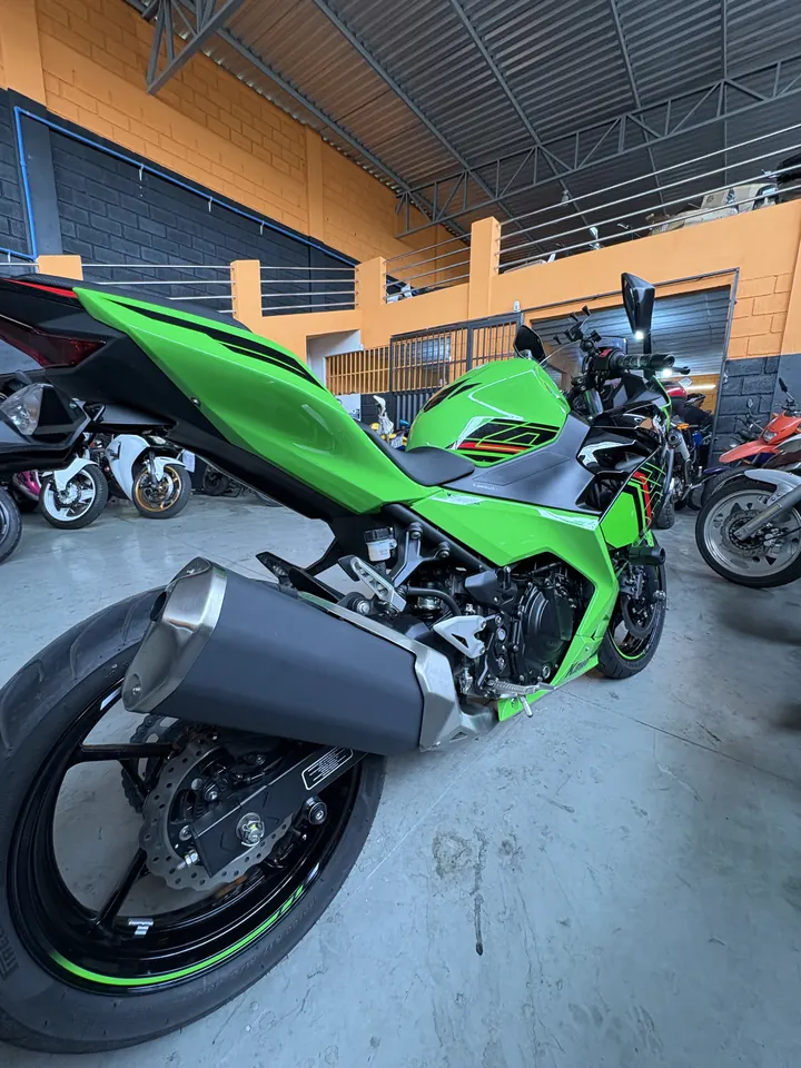 Motocicleta na oficina MM Motos