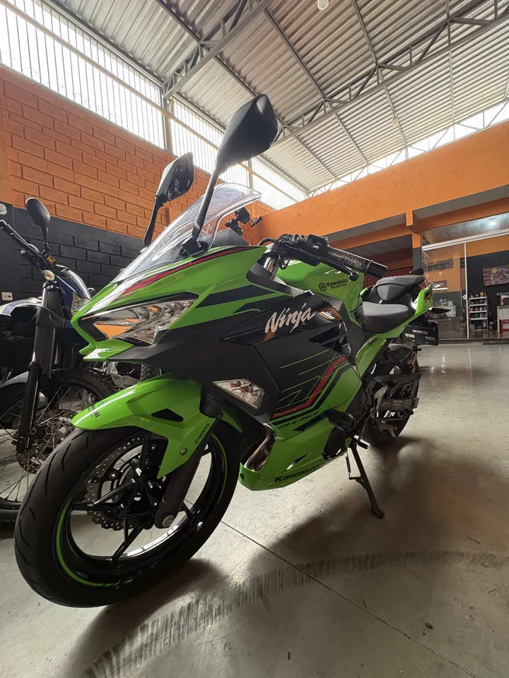 Motocicleta na oficina MM Motos
